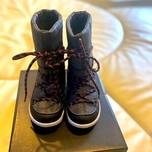 Moon Boots ( unisex )  Black, red, grey And white .